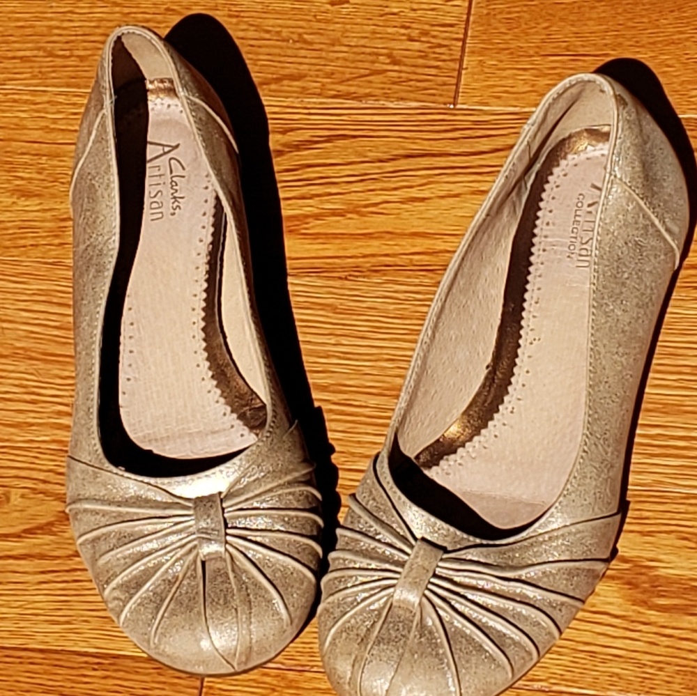 Clarks Artisan Leather Gold Flats Size 8